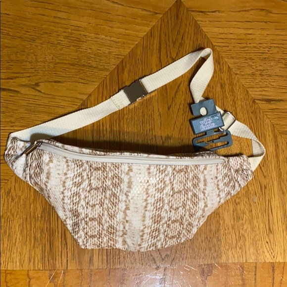 wild fable Handbags - Wild Fable Snakeskin Fanny Pack
